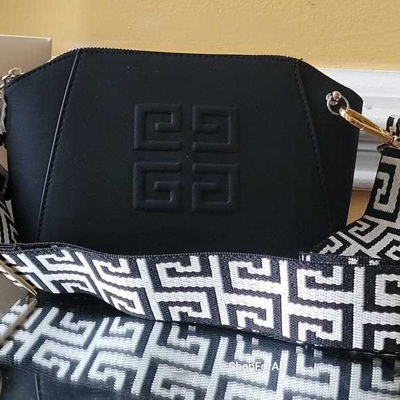 Givenchy pouch - Picture 3 of 14